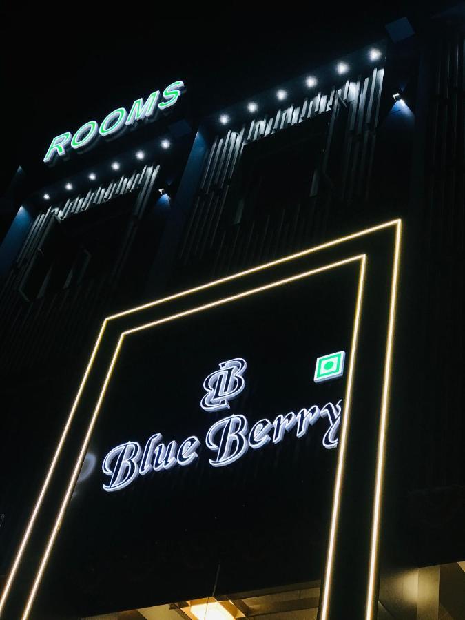 Hotel Blue Berry Gandhinagar Buitenkant foto